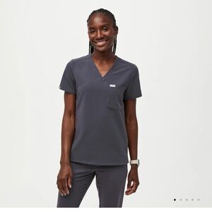 FIGS Charcoal Catarina™ - One-Pocket Scrub Top - Small